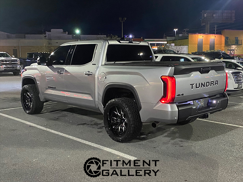 2022 Toyota Tundra 22x10 Hostile Wheels LT33x12.50R22 Toyo Tires